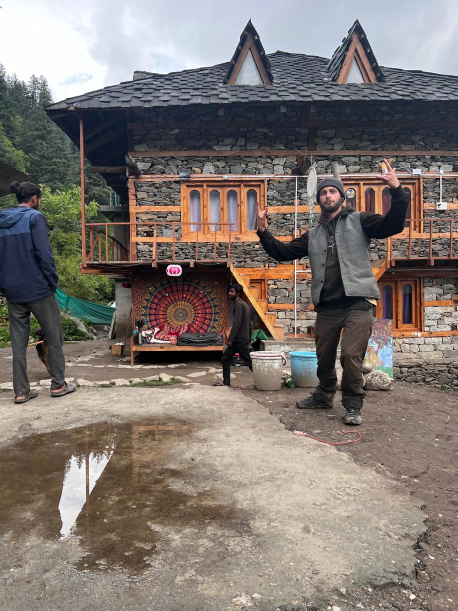 Old Brahma Homestay Kalgha Exterior photo
